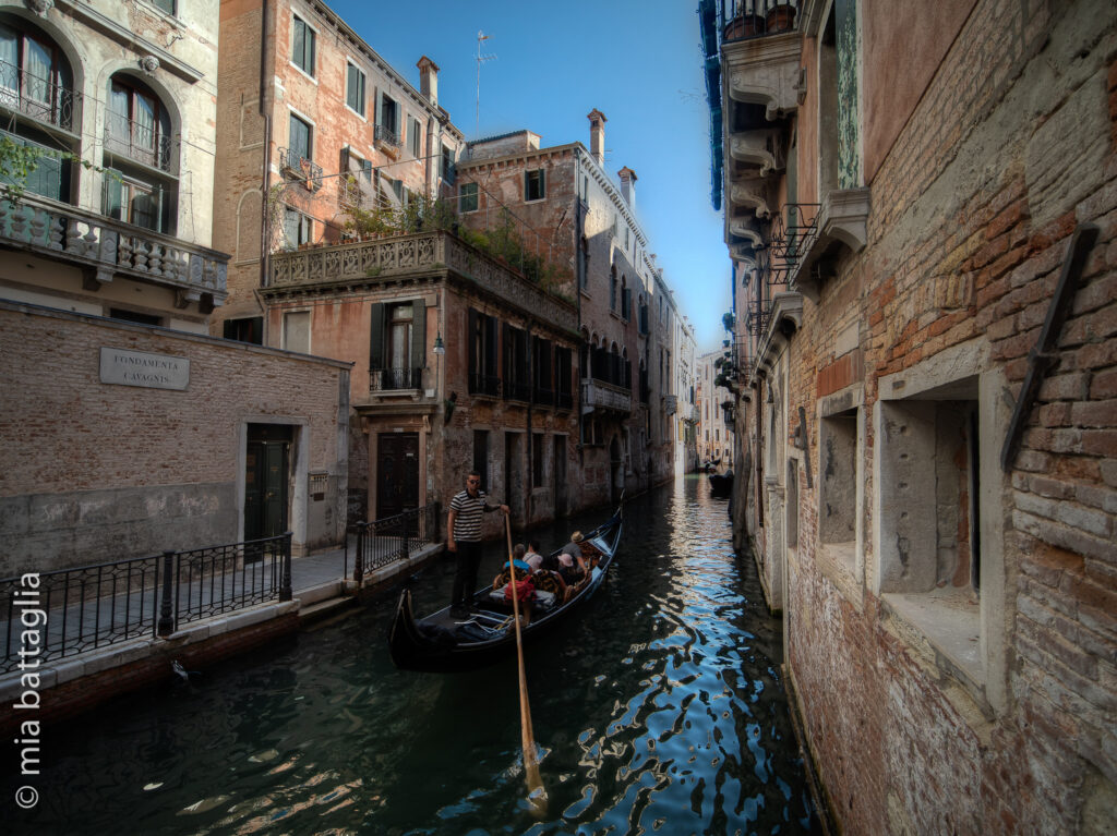 Gondola - HDR deghost