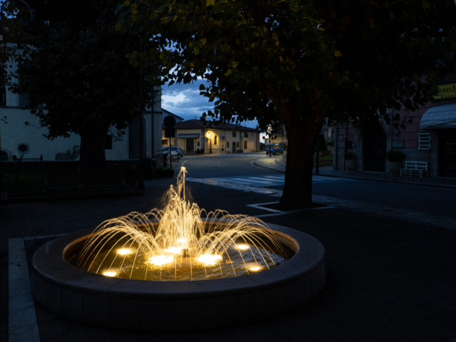 La fine della "passeggiata": la fontana e la piazzetta