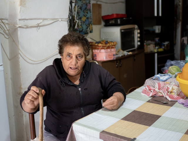 La signora Carmela, torna spesso a Valminetta durante la settimana per faccende domestiche