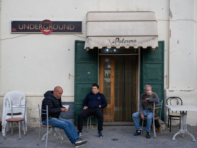 Accettura, un bar della piazza