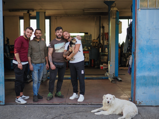foto di gruppo all'officina