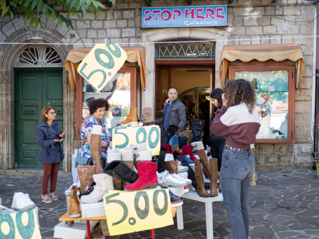 Il negozio di calzature nel corso