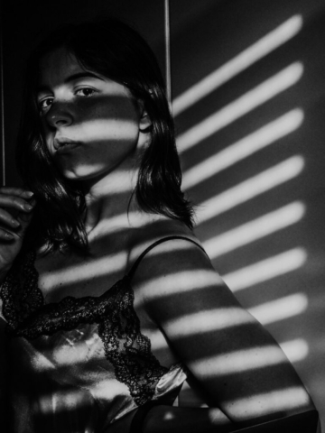 Autoritratto, Giocando con la luce - Fotografia di Anna De Simini